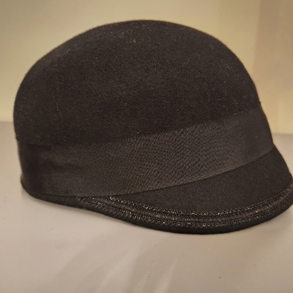 de Lux Wool Riding Hat, Black with Feather - Picture 4 of 9